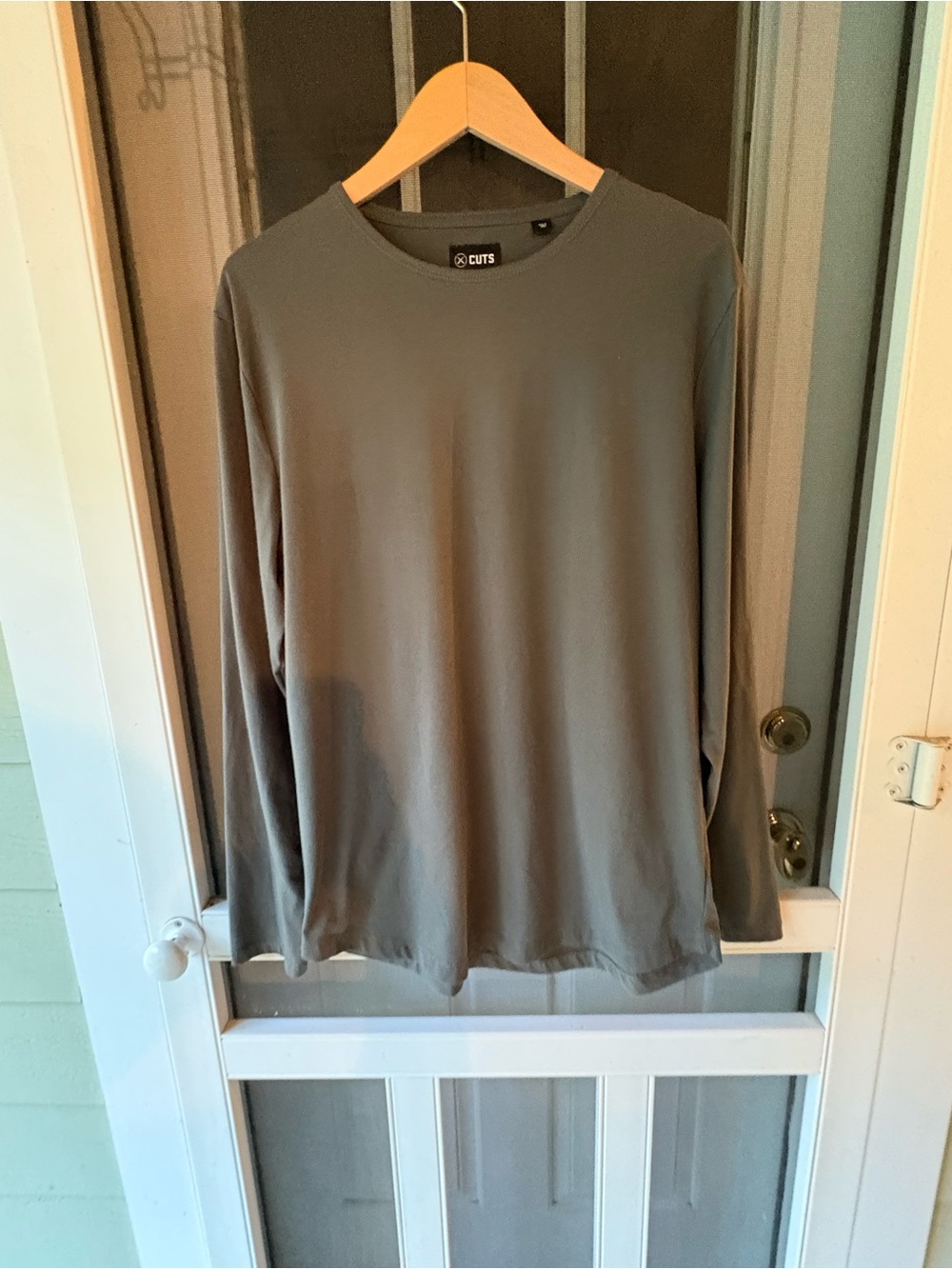 Cuts men Long Sleeve Crewneck Shirt — grey/green color